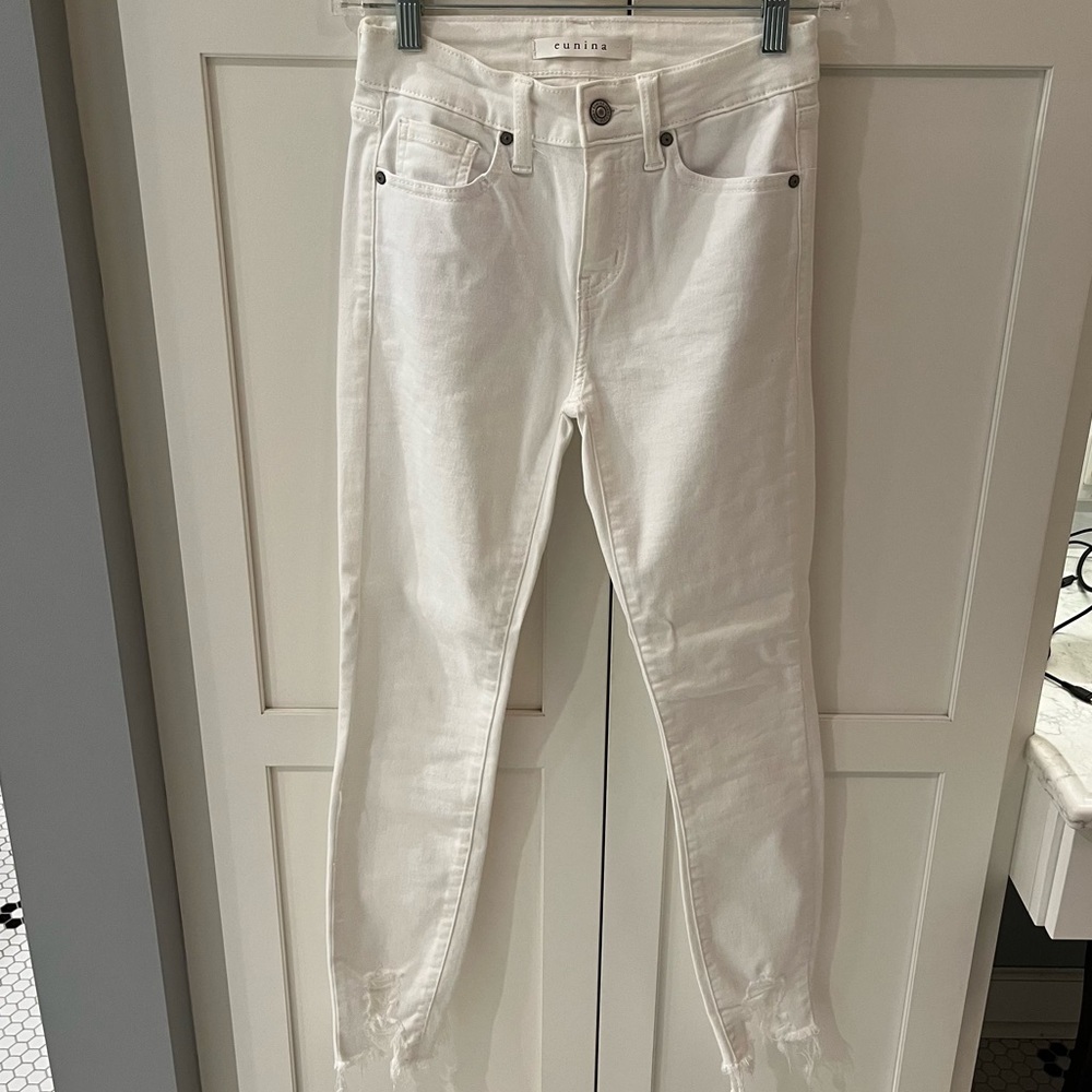 Eunina white skinny jeans with ripped ankles